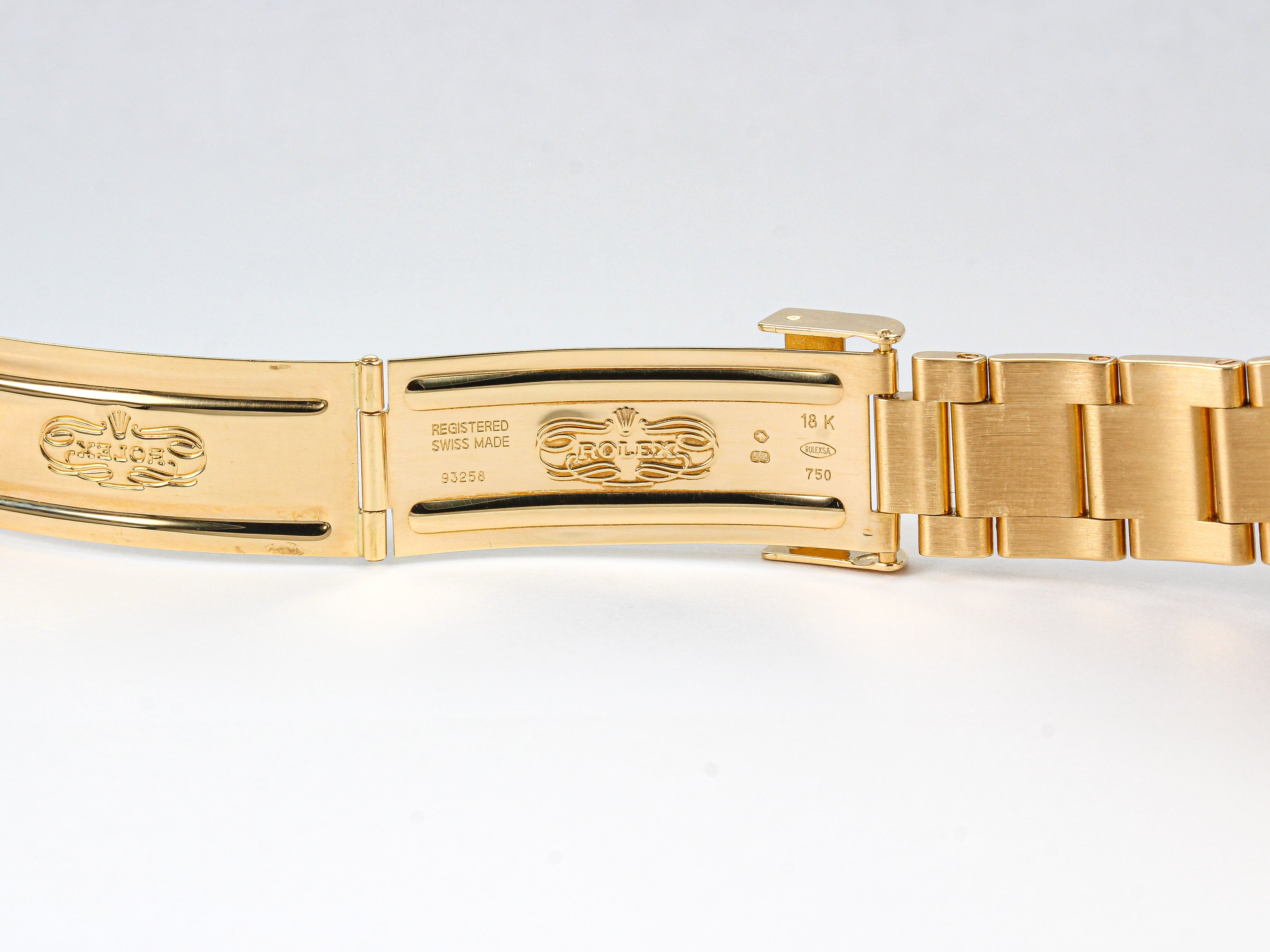 Rolex Submariner 16618 Blue Dial in Yellow Gold on Oyster Bracelet